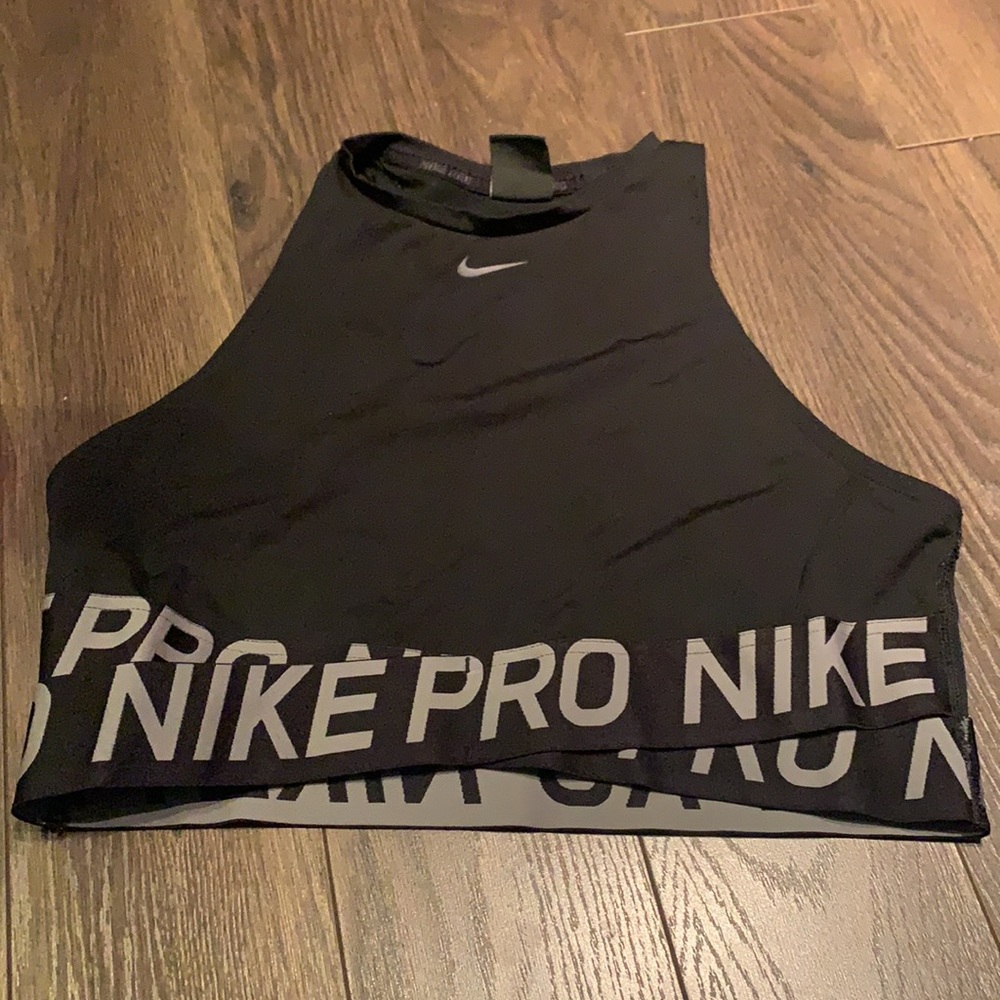Nike Pro Black and White Crop Top - Picture 3 of 6